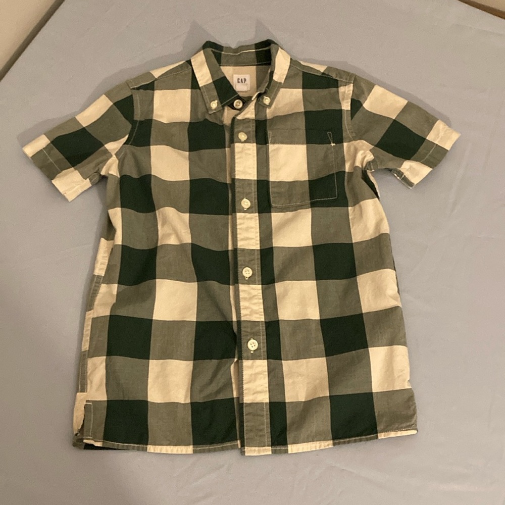 Like new boys Gap short sleeve plaid shirt
